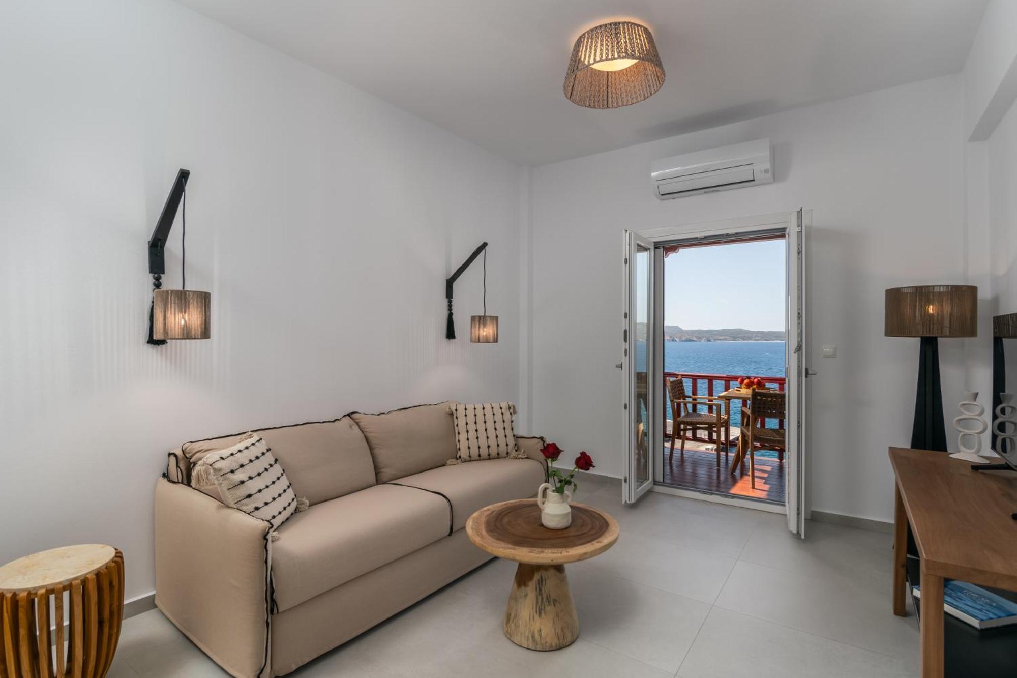 Vitalis Residences - Haven Suites Adamantas  ภายนอก รูปภาพ