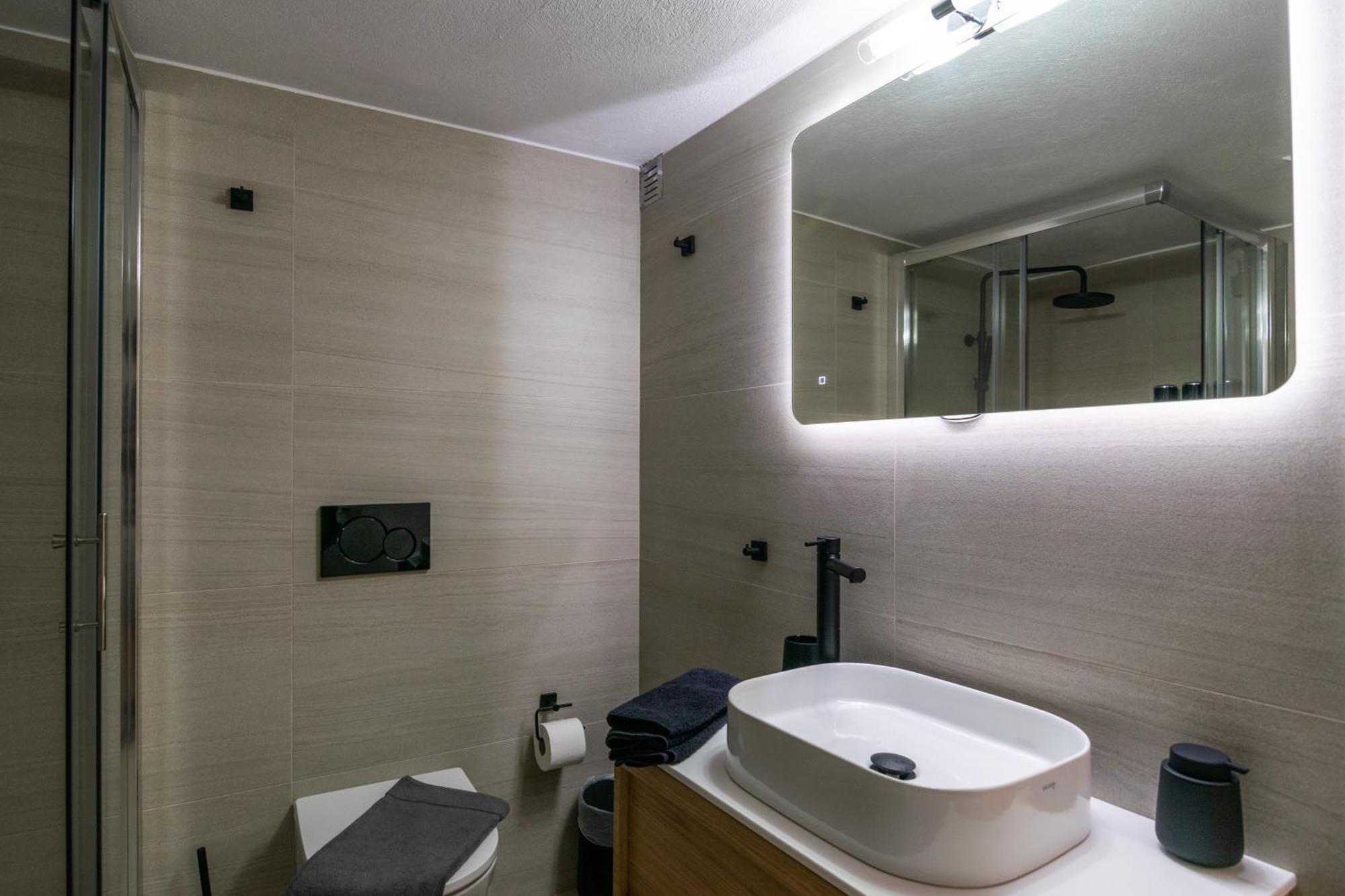 Vitalis Residences - Haven Suites Adamantas  ภายนอก รูปภาพ